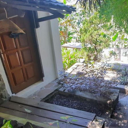 מנאדו Guesthouse The 4 Fish מראה חיצוני תמונה